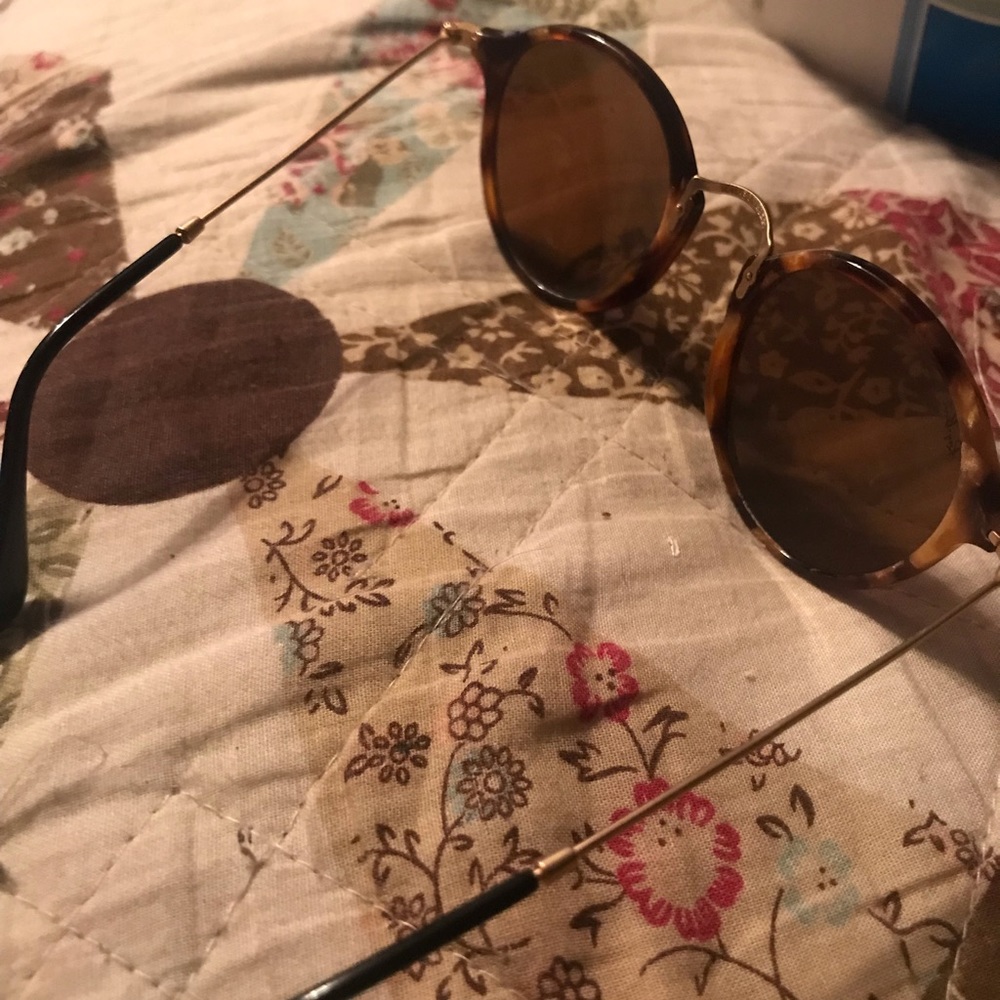 Ray-Ban Round Flec Women’s Sunglasses - Picture 4 of 5